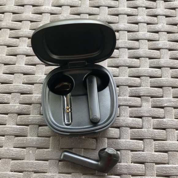 Taotronics SoundLiberty 88 Stereo Earbuds - Picture 2 of 3